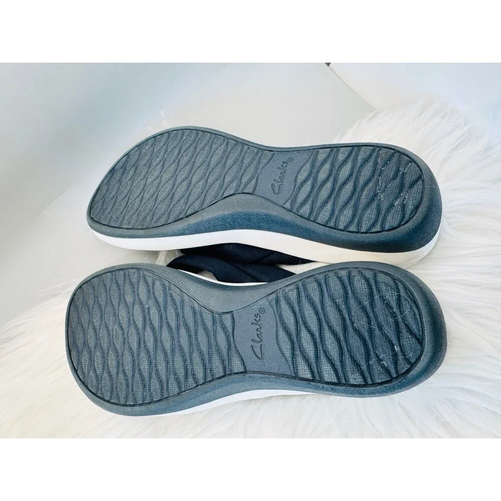 Clarks Arla Glison size 7 Flip Flop Sandals Navy Blue Comfort Sandals worn once